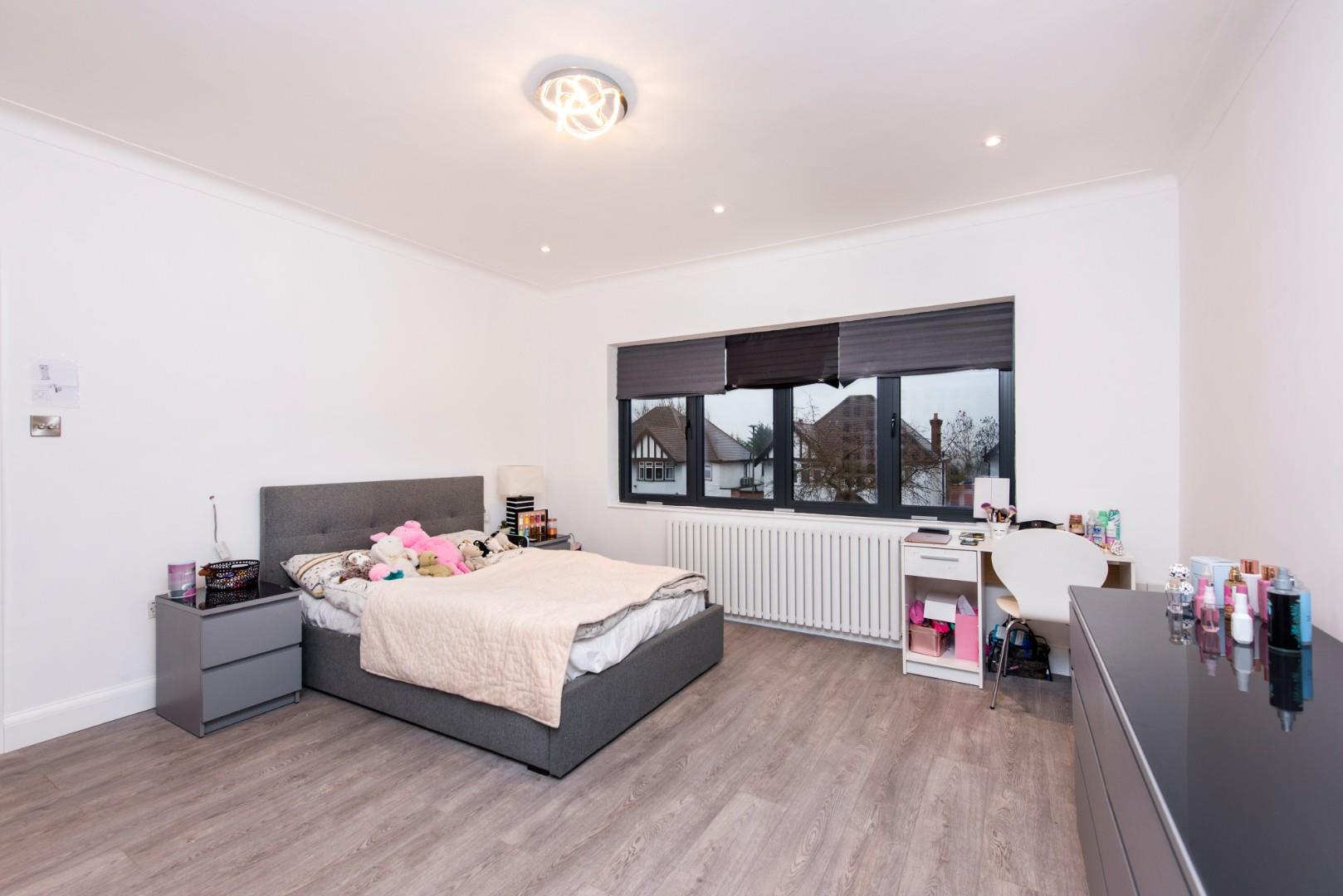 Parkside, Mill Hill
